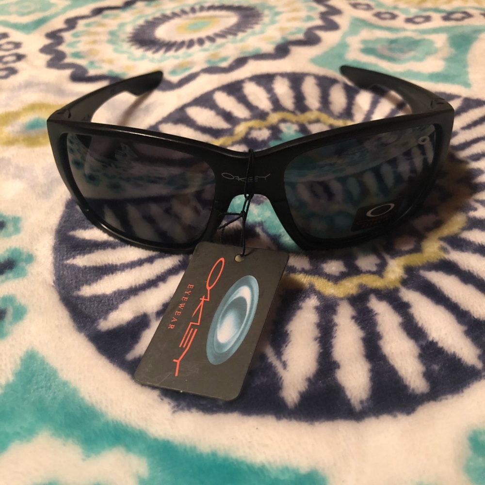 NWT 100% AUTHENTIC OAKLEY SUNGLASSES